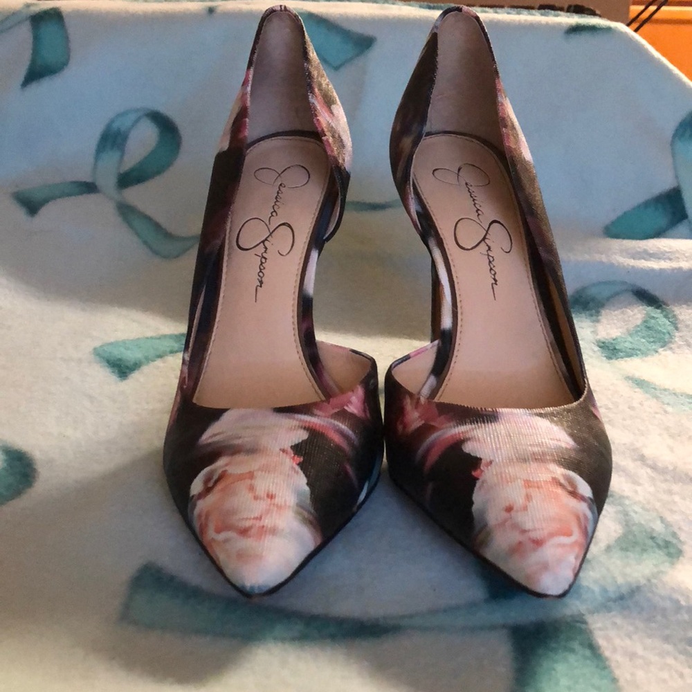 Size 8M Jessica Simpson Claudette heels